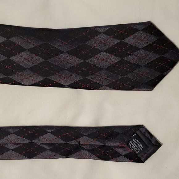 Men's Van Huesen black and Grey with red stitch pattern tie - Picture 2 of 5